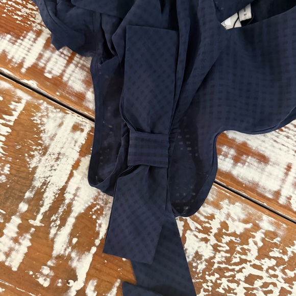 BCBGeneration Navy One-Shoulder Bow Top – Size M - Picture 5 of 5